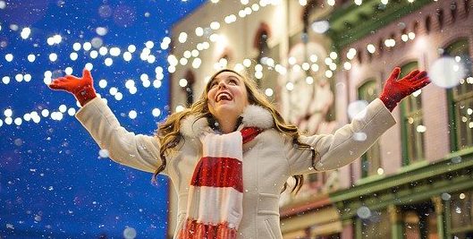 Nuestro mejor consejo, ¡no olvides nunca sonreir! Y cuídate, que el año nuevo comienza en breve y nuestra clínica dental en Guadalajara quiere que tu salud dental y física esté en el mejor estado. Si tienes cualquier consulta, te recordamos que nuestra primera consulta es gratuita. Pide tu cita con nuestros odontólogos, con más de 15 años de experiencia dental.