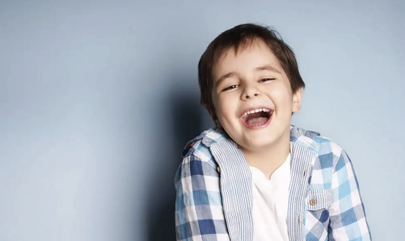 Cómo corregir respirar por la boca de los niños es una de las grandes preguntas que los padres suelen hacernos en consulta. Porque aparentemente la respiración bucal no parece un mal hábito pero implica problemas en su salud general, así como en el desarrollo y crecimiento de su salud bucodental.