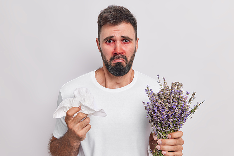 Aunque no lo parezca con la alergia duelen los dientes. Es uno de los posibles efectos secundarios producidos por la inflamación de los conductos nasales. 