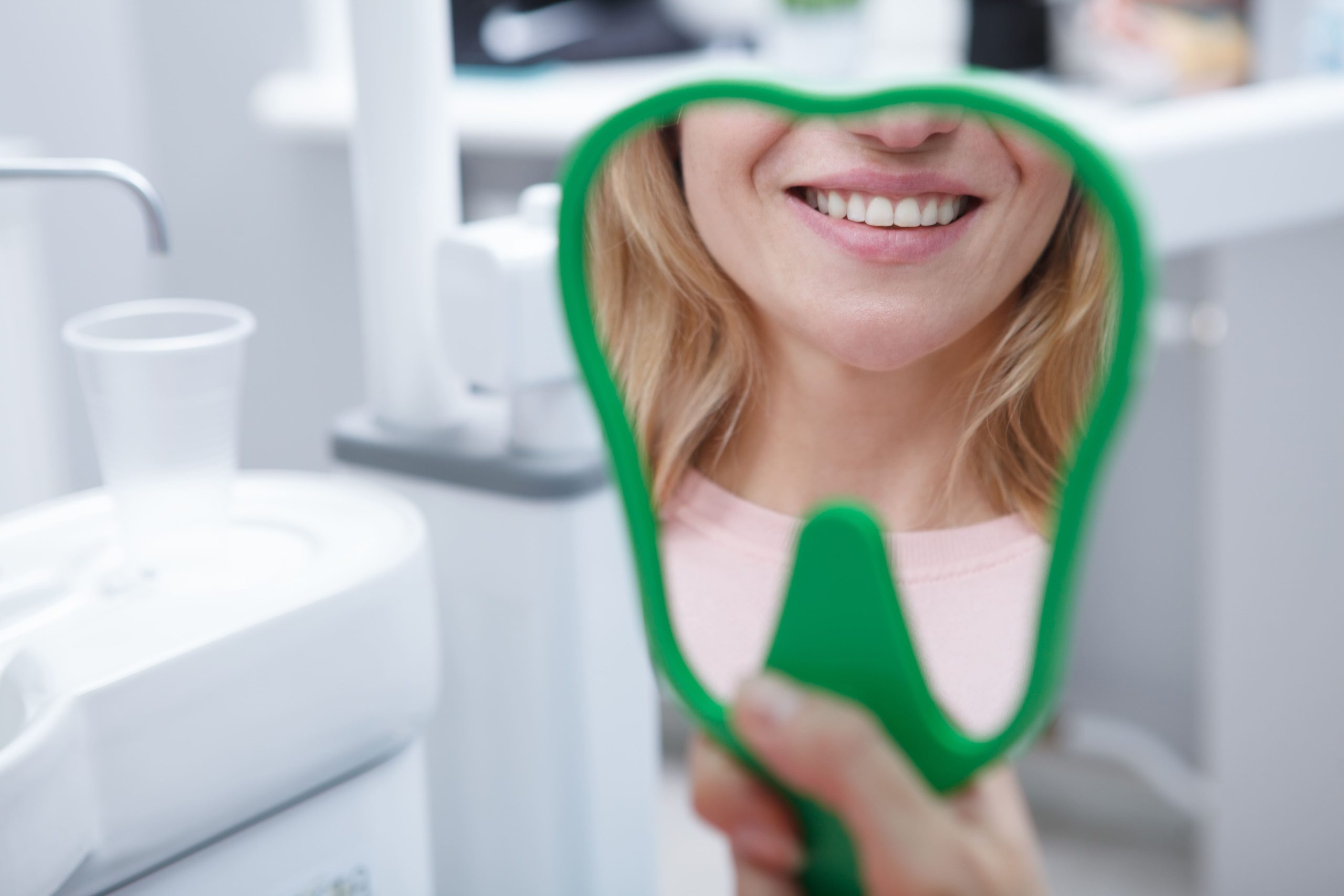 Hay muchos mitos alrededor de la salud bucodental que no debemos creer. Esto puede provocar daños importantes en nuestra salud y siempre es mejor prevenir que curar