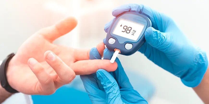 Los síntomas de la diabetes, la celiaquía o el cáncer oral pueden manifestarse a través de tu salud oral. Por esta razón, encontrar sus primeras señales en dientes, encías, garganta o la lengua puede salvar la vida de muchos pacientes.