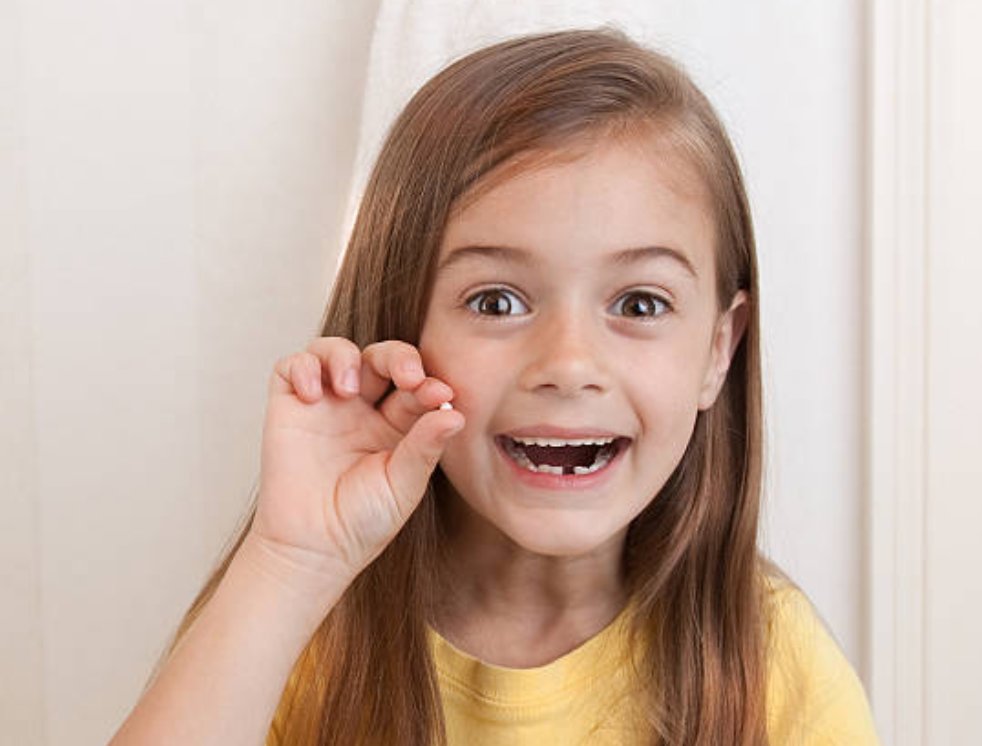 El proyecto científico “Ratón Pérez” ya es un éxito. Esta iniciativa social ha recaudado unas 5.000 piezas dentales. Un dato importantísimo donde Albacete, Ciudad Real, Cuenca y Toledo se unieron a su donación científica en sus campus universitarios