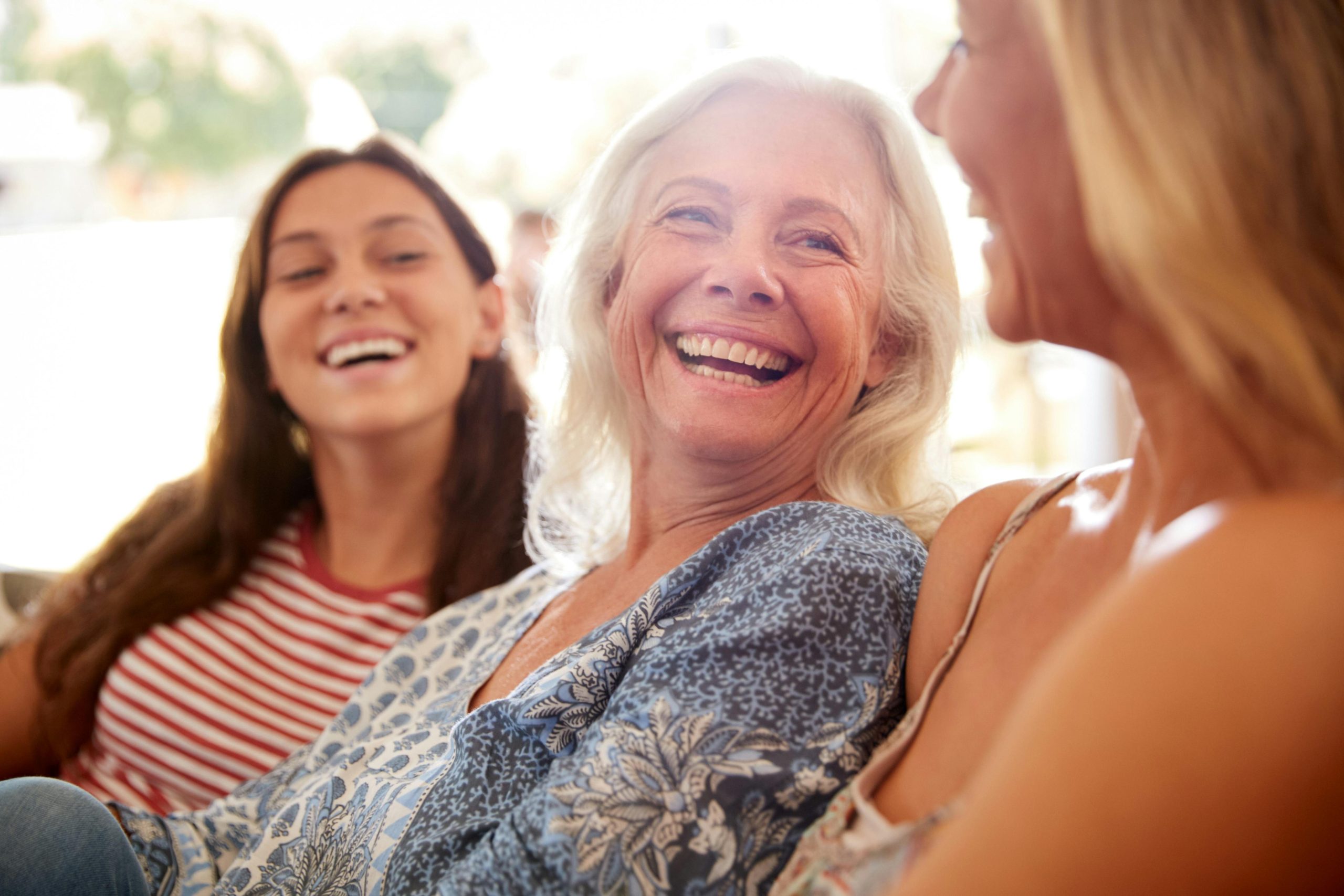 equipo de Clínica Dental Los Valles La diversidad del equipo de Clínica Dental Los Valles nos permite trabajar en diferentes áreas de la odontología, desde la prevención y el cuidado general de la salud bucodental hasta la ortodoncia, la implantología, la periodoncia, la endodoncia, la cirugía y la estética dental. Cada una de estas áreas requiere conocimientos específicos y una formación adecuada.