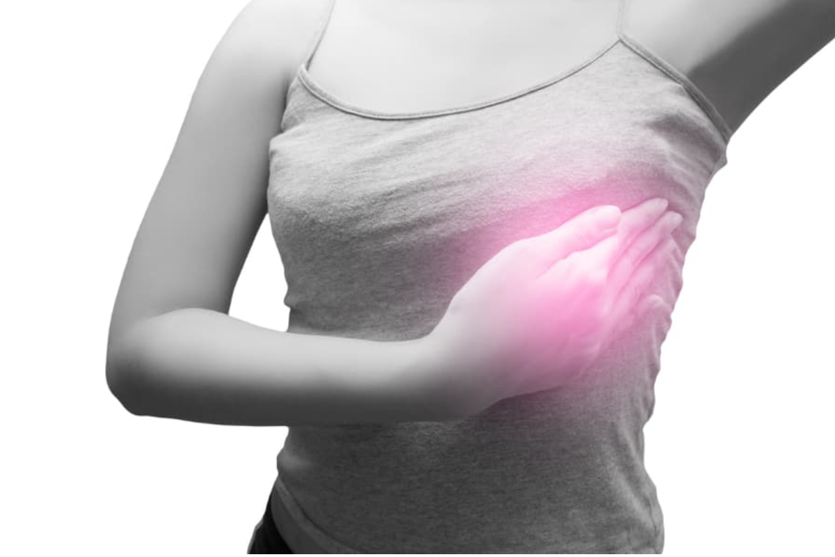 salud bucodental durante el cáncer de mama El cuidado de la salud bucodental durante el cáncer de mama también forma parte del bienestar de las pacientes. Ya que algunos tratamientos oncológicos pueden provocar alteraciones en la boca, como sequedad, aftas, inflamación de las mucosas o infecciones orales. En el Día Mundial contra el Cáncer de Mama, que se celebra cada 19 de octubre, queremos recordar la importancia de abordar la salud de forma integral. Porque cuidar de ti también significa prestar atención a tu boca, escuchar las señales de tu cuerpo y consultar con profesionales cuando lo necesites.